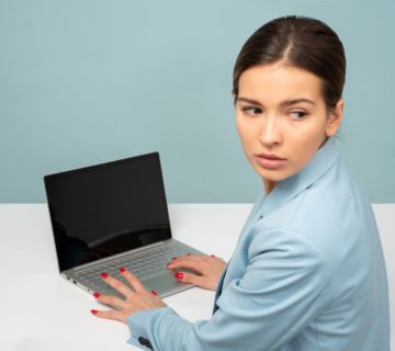 Mulheres que aplicam golpes nas redes sociais