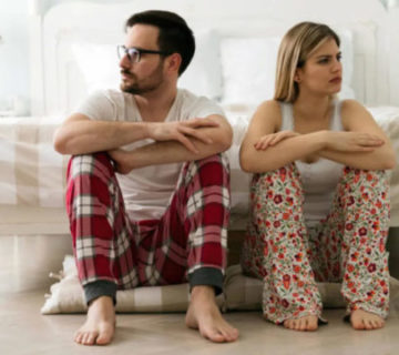 Quando o amor acaba: imagem de casal olhando para direções opostas