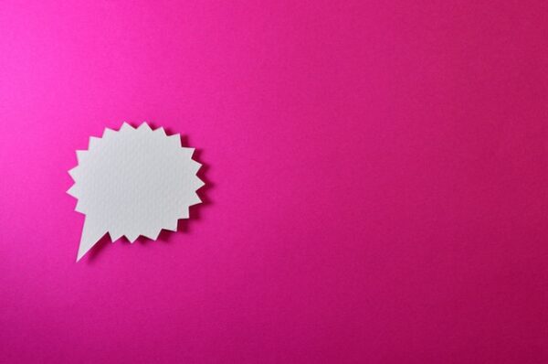 Perguntas para fazer para o crush Perguntas para fazer para o crush: imagem pink com uma nuvenzinha imitando mensagem